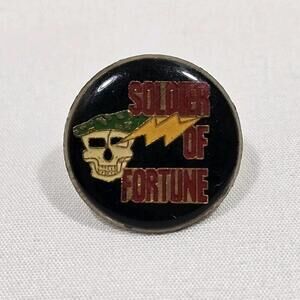 Vintage 1970s Soldier of Fortune US Military Green Beret SF Lapel Hat Pin